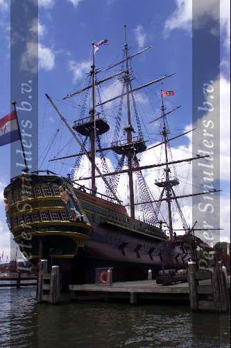 Amsterdam, 24 Juli 2002
Het scheepvaartmuseum met op de voorgrond het VOC Schip
Sloepenroute