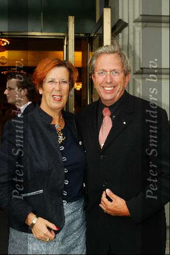 Amsterdam 2 juli 2003
Premiere henk v d meyden in carre
Annemarie Jorritsma met man