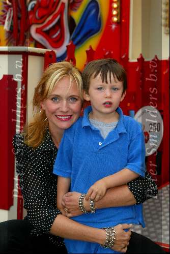 Amsterdam 8 juli 2003
Premiere circus Renz bij de RAI
Ariane Spier met zoontje