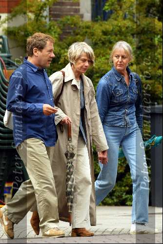 Amsterdam 2 juli 2003
Bill v Dijk met vrouw en vriendin op cornelis schuytstraat