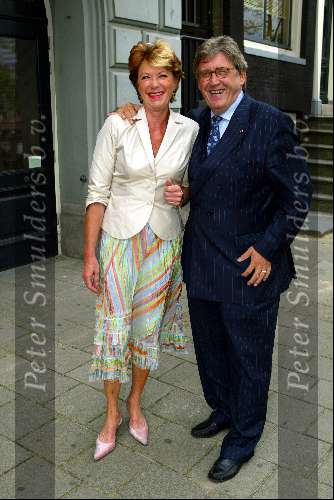 Amsterdam 2 juli 2003
Premiere henk v d meyden in carre
Bram Peeper met zus van Neelie Kroes