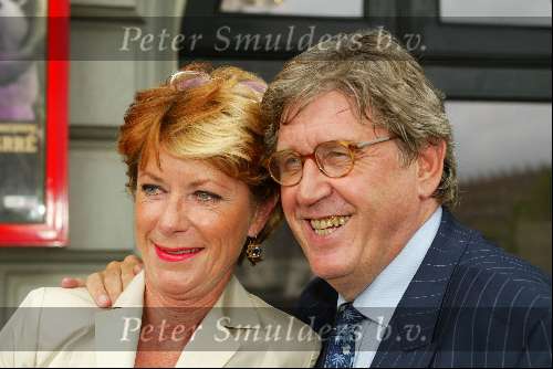Amsterdam 2 juli 2003
Premiere henk v d meyden in carre
Bram Peeper met zus van Neelie Kroes