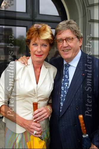 Amsterdam 2 juli 2003
Premiere henk v d meyden in carre
Bram Peeper met zus van Neelie Kroes