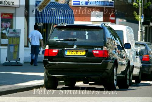 Scheveningen 15 juni 2003
Dinand Woesthof doet boodschappen met BMW X5