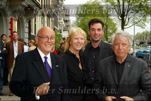 Amterdam 2 juli 2003
Premiere henk v d meyden in carre
Cees Dam met vrouw Edgar Vos en Paul Schulten