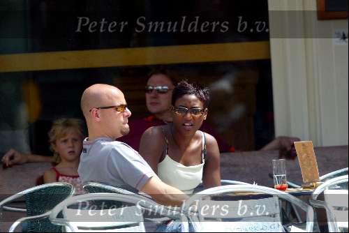 Amsterdam 21 juli 2003
Edsilia Rombley en Tjeerd Oosterhuis op terras