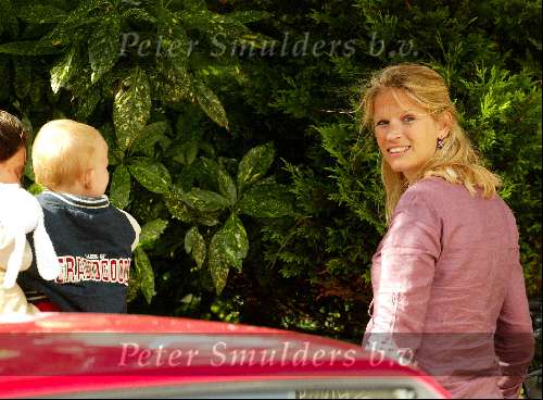 Den Haag 1 juli 2003
Emily Bemers na de geboorte van haar zoon Oop de fiets