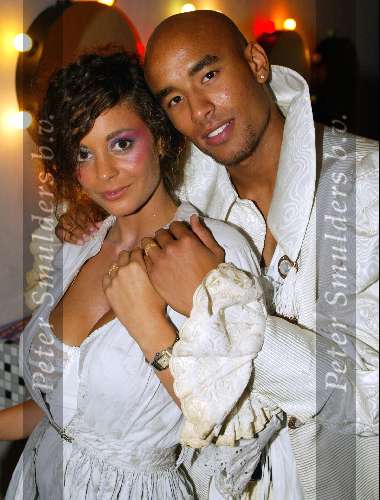 Zaandam 4 juli 2003
Verjaardagfeestje van Fajah Lourens in zaandam
Hier met haar vriend en ringen  Sexy
