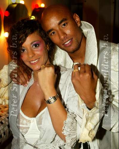 Zaandam 4 juli 2003
Verjaardagfeestje van Fajah Lourens in zaandam
Hier met haar vriend en ringen