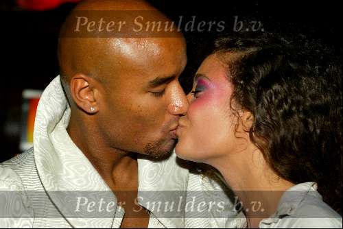 Zaandam 4 juli 2003
Verjaardagfeestje van Fajah Lourens in zaandam
Hier haar vriend kussend