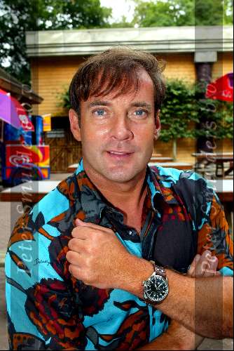 Wassenaar 8juli 2003
Nieuwe show in duinrell
Gerard Joling met IWC Horloge