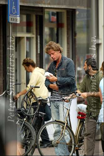 Amsterdam 3 juni 2003
Jeroen Pauw bij de apotheek