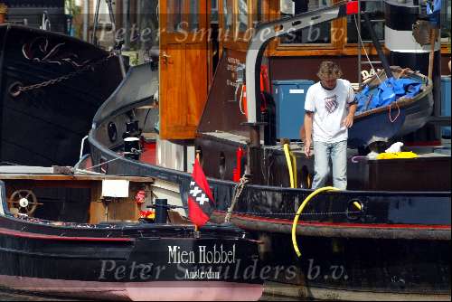 Amsterdam  8 juli 2003
Jeroen Pauw  op zijn woonboot
