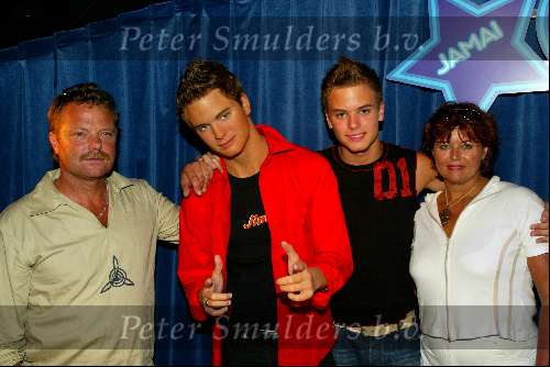 Amsterdam 15 juli 2003
Presentatie beelden van Jim Idols  in Madame Tussaud samen met zijn ouders