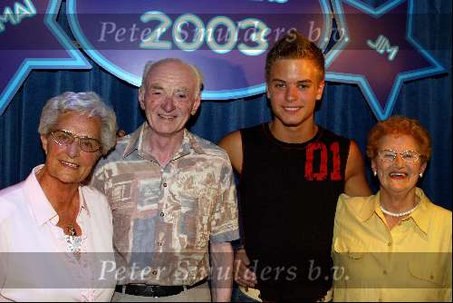 Amsterdam 15 juli 2003
Presentatie beelden van jim Idols  in Madame Tussaud Met zijn Opa & Oma
