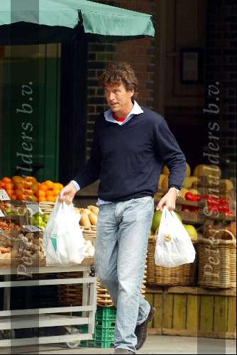 Amsterdam 4 juli 2003
Marc Klein Essink boodschappen doen op cornelis schuytstraat