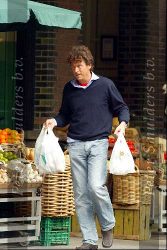 Amsterdam 4 juli 2003
Marc Klein Essink boodschappen doen op cornelis schuytstraat