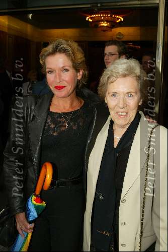 Amterdam 2 juli 2003
premiere henk v d meyden in carre
Marianne Vloetgraven met haar moeder