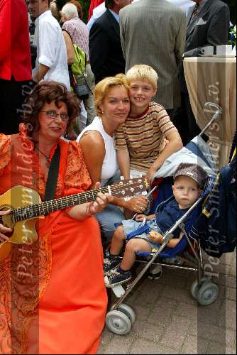 Wassenaar 8juli 2003
nieuwe show in duinrell
Mariska v Kolck met zoontjes