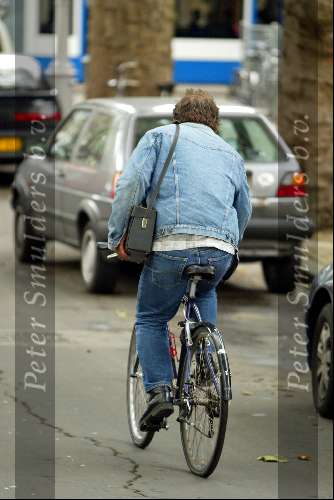 Amsterdam 2 juli 2003
Michiel Romijn (jiskefet) met oude camera en op fiets