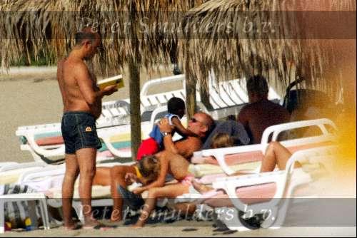 Marbella 26 juli 2003
Paul de Leeuw met Stefan Nugter en Kas op het strand