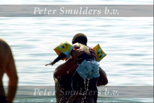 Marbella 26 juli 2003
Paul de Leeuw met Stefan Nugter en Kas op het strand