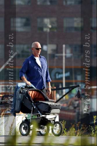 Amsterdam 9 juli 2003  
Peter Faber achter de kinderwagen