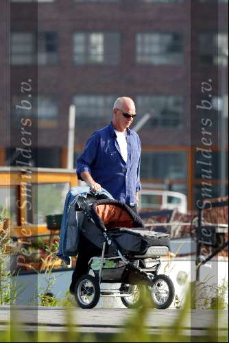 Amsterdam 9 juli 2003  
Peter Faber achter de kinderwagen