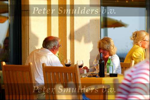 Noordwijk 22 juli 2003
Rik Felderhof en zijn vriendin Denise bij Huis ter Duin in Noordwijk