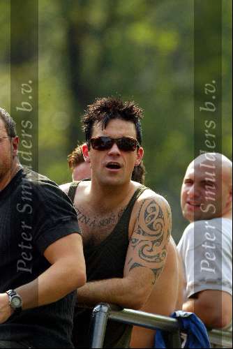 Amsterdam 15 juli 2003
Robbie Williams varen op boot in Amsterdam
Tatoeage