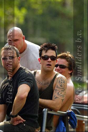 Amsterdam 15 juli 2003
Robbie Williams varen op boot in Amsterdam
Tatoeage