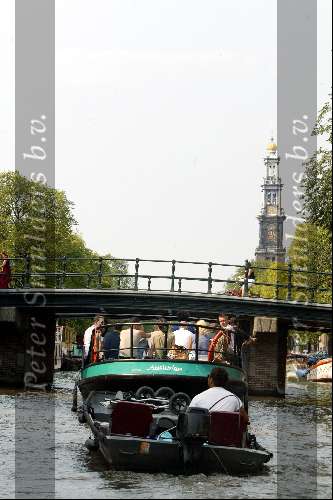 Amsterdam 15 juli 2003
Robbie Williams varen op boot in Amsterdam