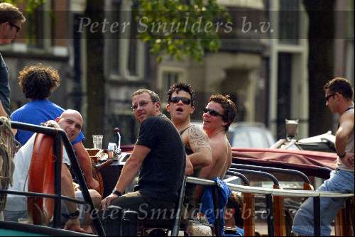 Amsterdam 15 juli 2003
Robbie Williams varen op boot in Amsterdam
Tatoeage