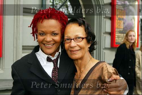 Amsterdam 2 juli 2003
premiere henk v d meyden in carre
Ruth jaccoth met moeder
