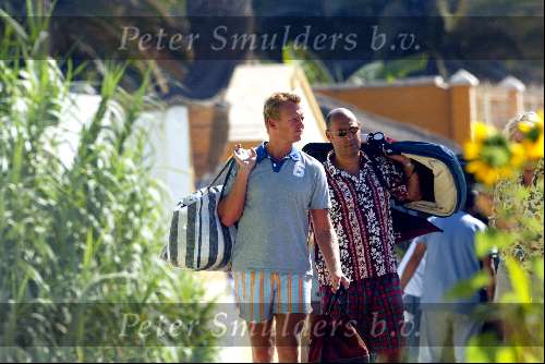 Marbella 26 juli 2003
Paul de Leeuw met Stefan Nugter en Kas op het strand