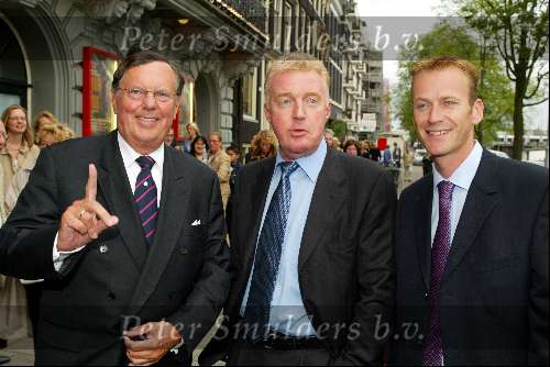 Amsterdam 2 juli 2003
Premiere henk v d meyden in carre
Andre v Duin met vrien d en Tom Westermeijer