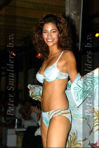 Bloemendaal 14 juli 2003
Modeshow Wolford bij strandtent Bloemendale
Touriya in bikini