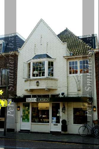 Wassenaar 16 juli 2003
Winkels  waar Prinses maxima en Prins Willem Alexander boodschappen doen 
Lampenzaak
