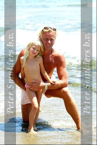 Marbella 25 juli 2003
Wino Omtzigt met zijn dochtertje bij nicky beach