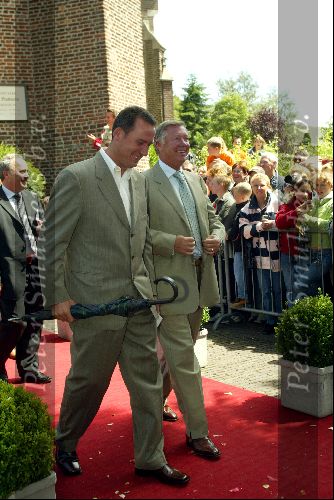 Heesch/Geffen 10 Juli 2004
Trouwen Ruud v Nistelrooy met zijn Leontien Slaats
Alex Ferguson