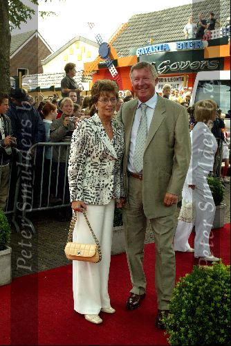 Heesch/Geffen Holland 10 Juli 2004
Trouwen Ruud v Nistelrooy met zijn Leontien
ALEX FERGUSON with his wife