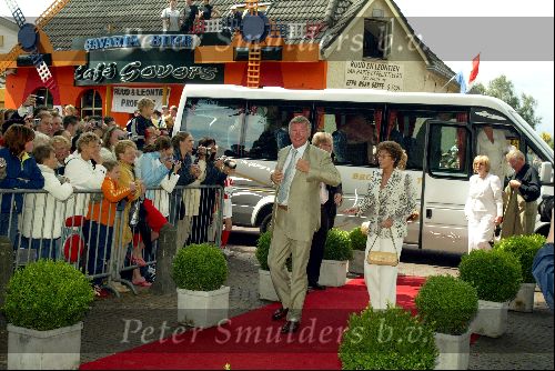 Heesch/Geffen Holland 10 Juli 2004
Trouwen Ruud v Nistelrooy met zijn Leontien
ALEX FERGUSON with his wife