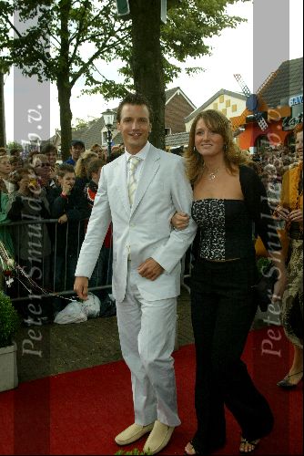 Heesch/Geffen 10 Juli 2004
Trouwen Ruud v Nistelrooy met zijn Leontien Slaats
Arnold Bruggink met vriendin