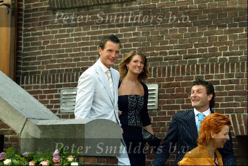 Heesch/Geffen 10 Juli 2004
Trouwen Ruud v Nistelrooy met zijn Leontien Slaats
Ronald Waterreus met vrienin
Arnold Bruggink met vriendin