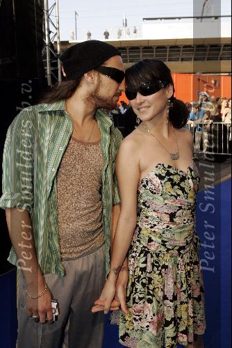 Amsterdam 29 juli 2004
Premiere I Robot in Pathe Arena.
Birgit Schuurman met vriend Arne met zonnebril en tatoo