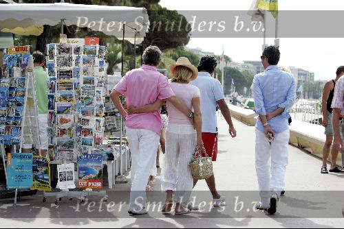 Cannes 19 juli 2004
Hans Breukhoven , Connie Breukhoven en Marvin Breukhoven en Edwin op boulevard van Cannes.