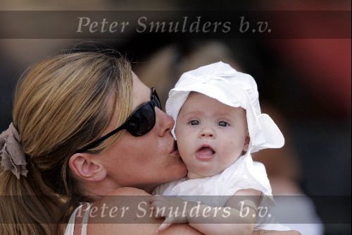 Amsterdam 29 juli 2004
Danielle Overgaag met dochter Fiene