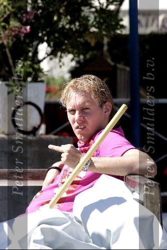 Porte Ercole 10 juli 2004
Dennis v Tellingen middelvinger bij de Jumbo VI