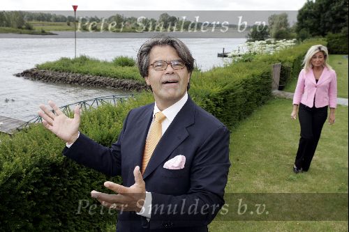 Arnhem 3 juli 2004
Emile Ratelband met zijn vriendin Dorien Hoes
