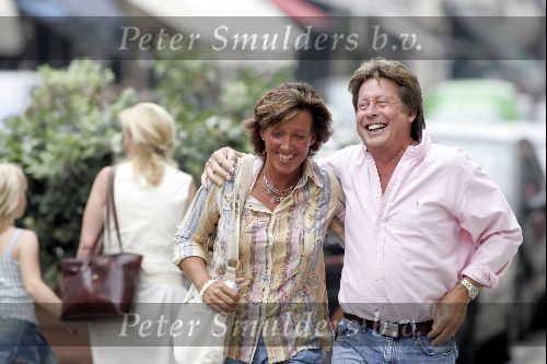 Amsterdam 21 juli 2004
Hans Kazan verliefd met vrouw op PC Hooftstraat